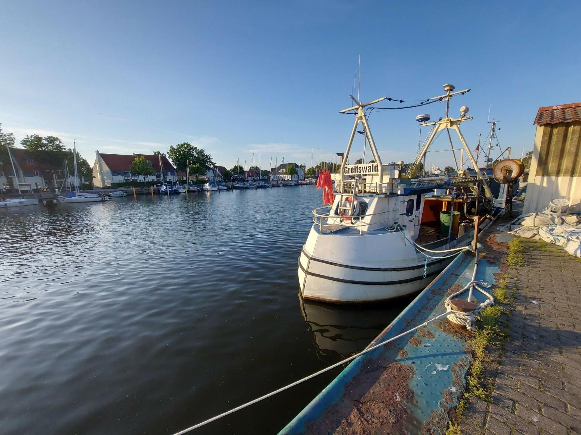Hochwertige Ferienwohnung Direkt Am Wasser Mit Balkon Greifswald Exterior photo